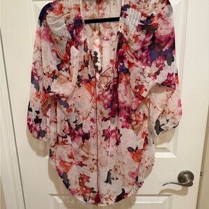 🎉 Host's Pick 🎉Lane Bryant White and Pink Floral Graphic 3/4 Sleeve Blouse